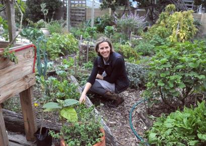 Saskia Schelling holds permaculture workshops online